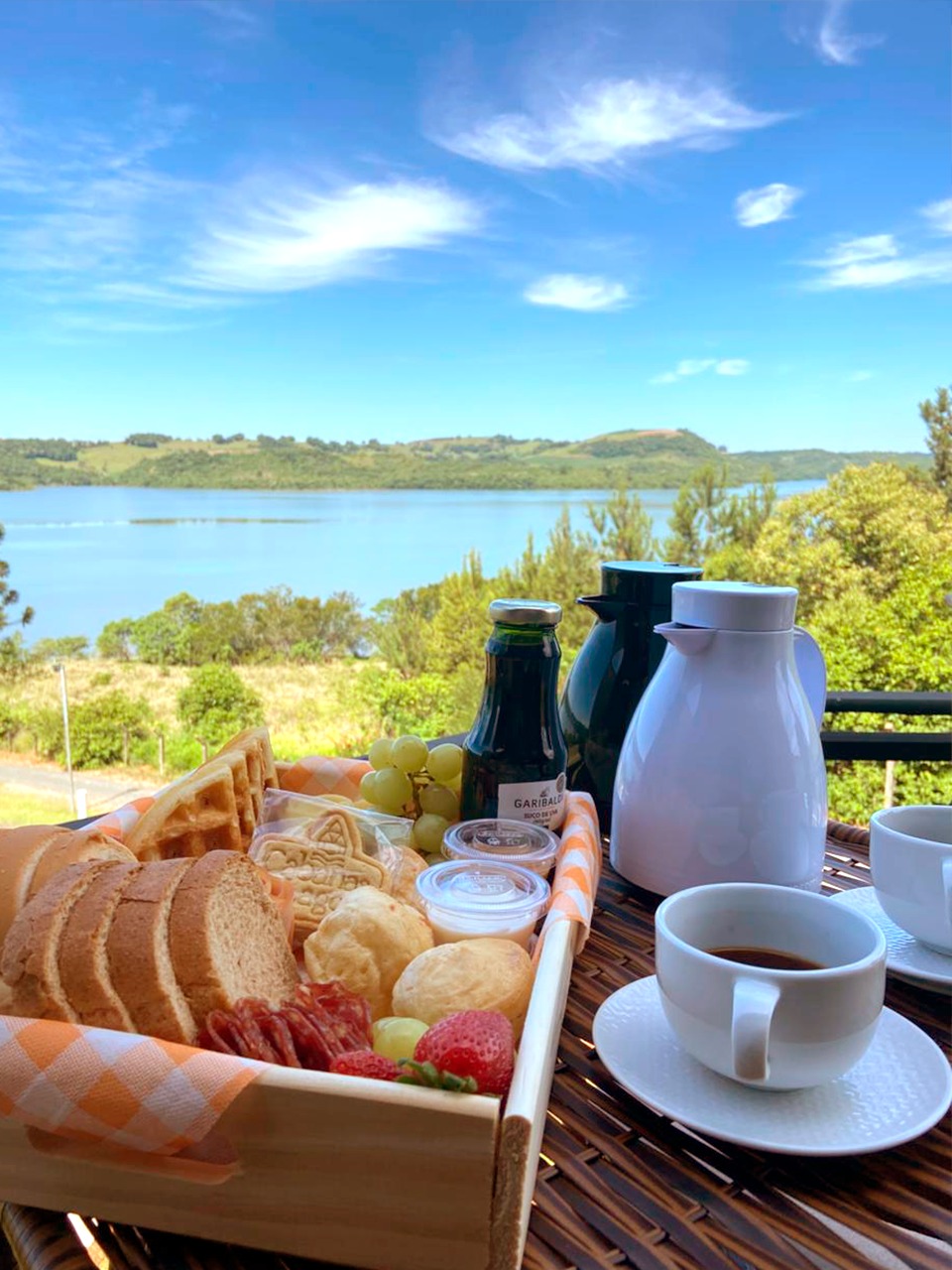 Café no jardim com sabores da colônia